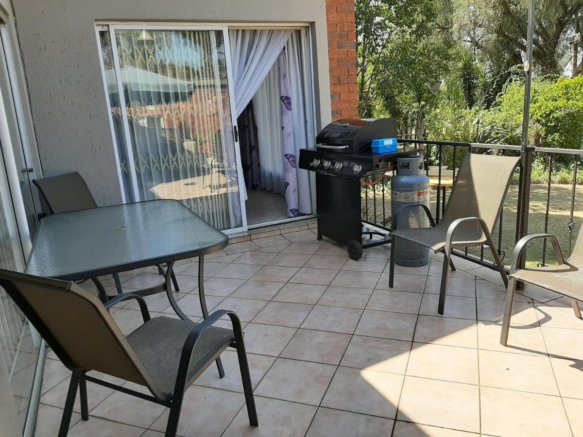The Lakehouse Guest House Brakpan Vliegveld Exterior foto