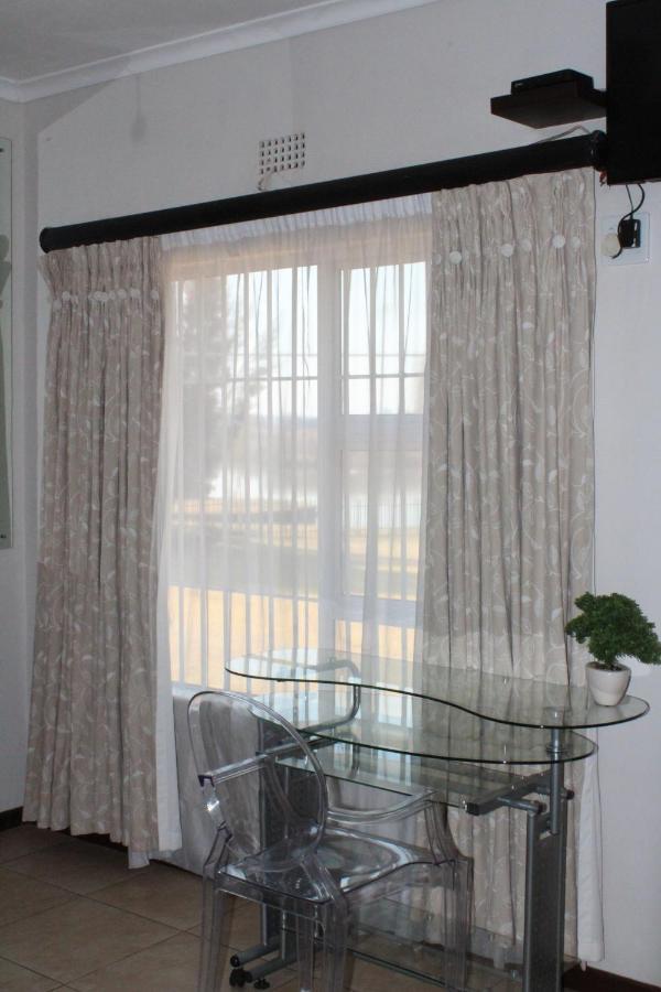 The Lakehouse Guest House Brakpan Vliegveld Exterior foto
